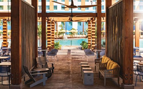 Universal's Endless Summer Resort Dockside Inn and Suites - Oasis Beach Bar